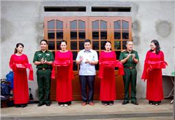 Bàn giao nhà tình nghĩa tặng đối tượng chính sách